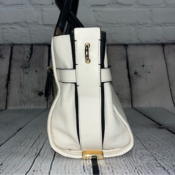 ✅SOLD✅ Vintage Y2K Coach Swagger 27 Leather Crossbody Handbag (Model 34417) - Picture 6 of 17